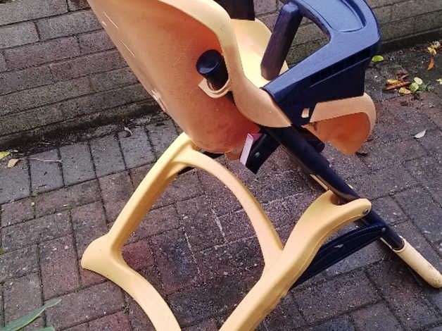 Plastic adjustable high chair in Newton
